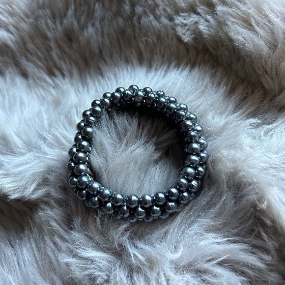 Grey pearl bracelet - (Mix and Match 2 for $20) - Picture 1 of 3